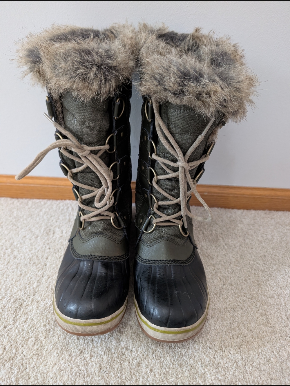 Sorel Women’s Olive Green and Black Faux-Fur Lace-Up Winter Boots
